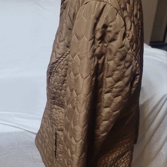 Women's Requirements light coat large zip up quilted brown coat. - Picture 7 of 9